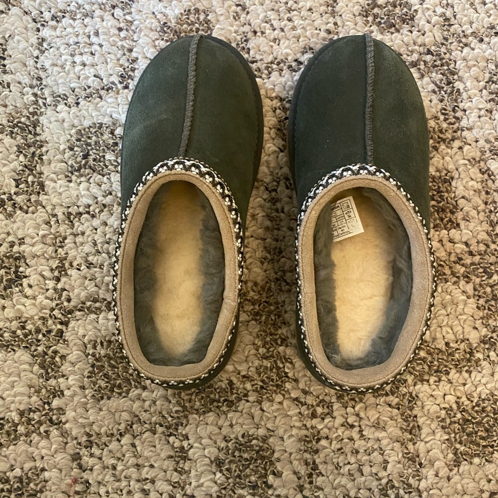 Ugg Tasman slippers, olive green color, new, NEVER BEEN WORN, 8.25 in. for size